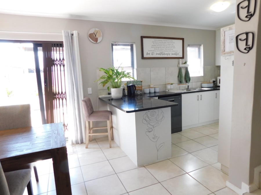 To Let 3 Bedroom Property for Rent in Gordons Bay Central Western Cape